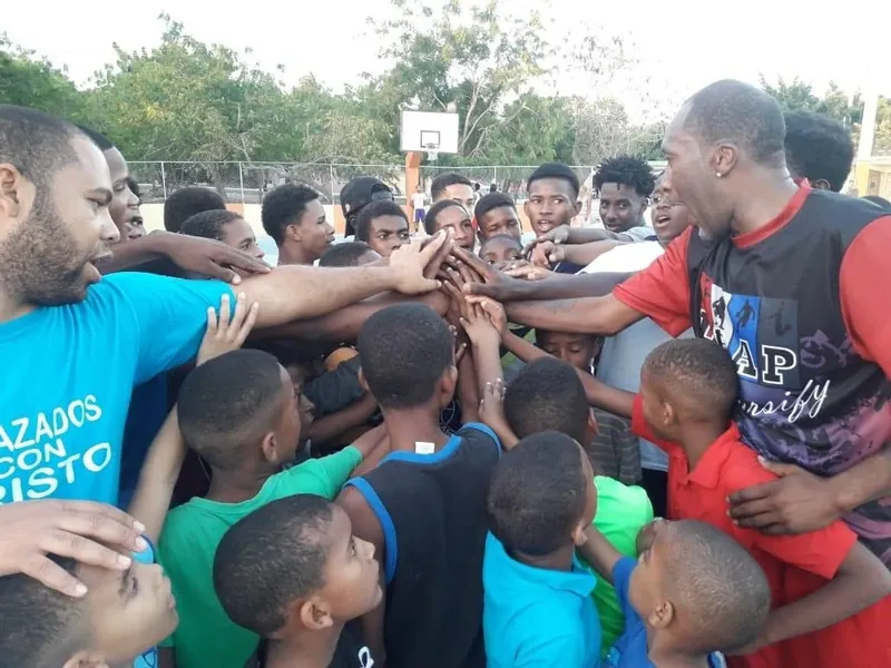 LEAP Diversify youth basketball huddle | Cory McGee
